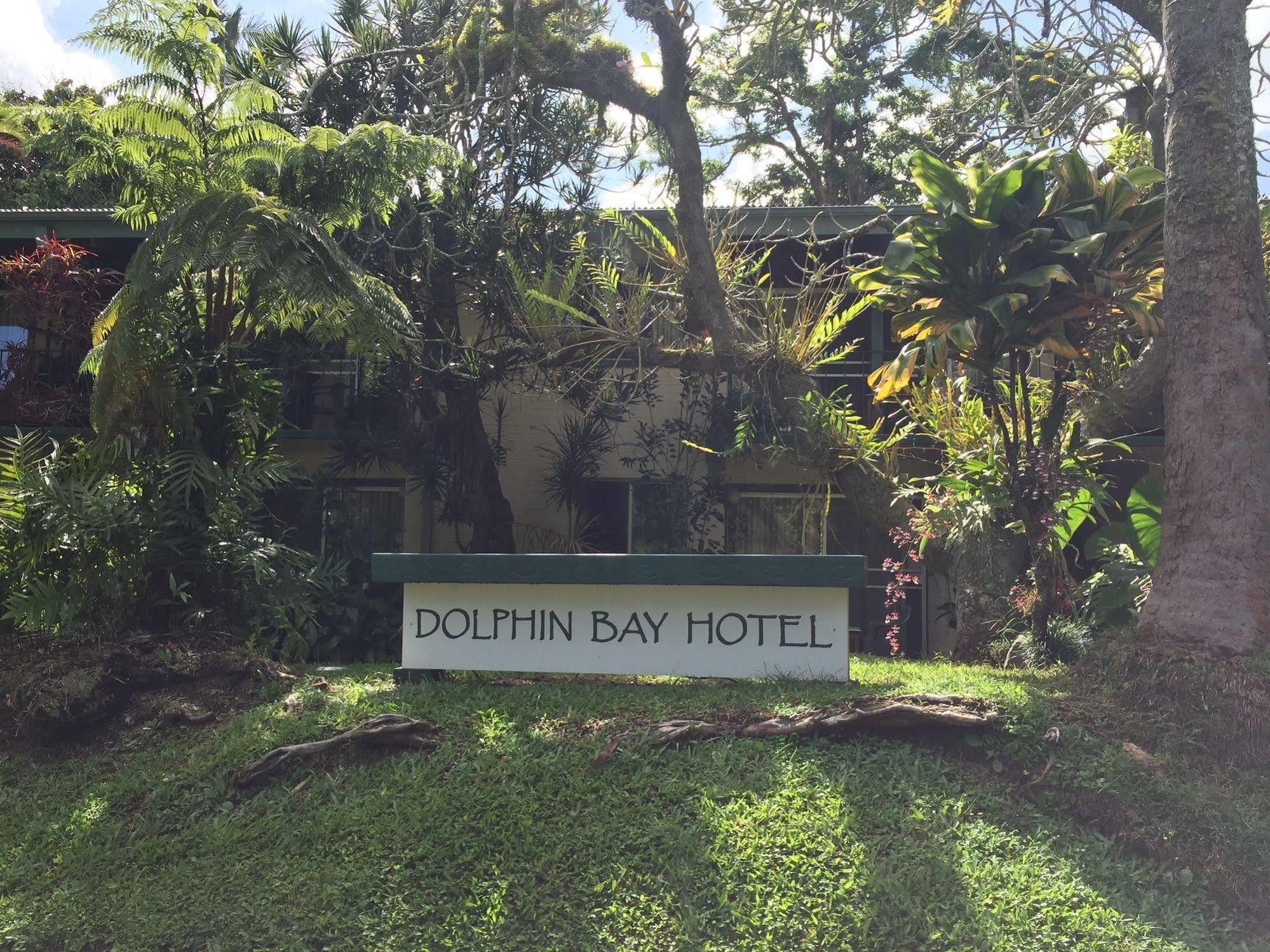 Dolphin Bay Hotel Hilo Exterior photo